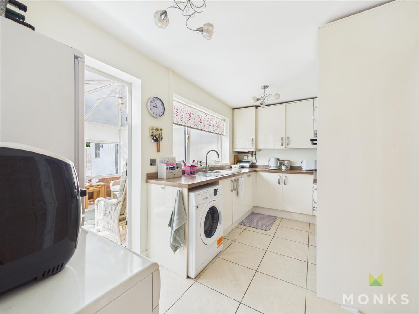 9 Whitfield Close, Oswestry, SY11 2XP For Sale